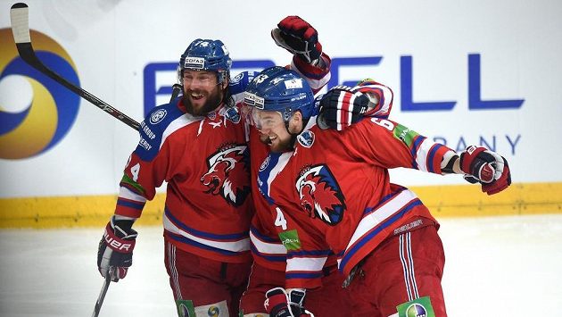 Jiří Sekáč (vpravo) utkání finále play off KHL proti Magnitogorsku. Jiří Sekáč (vpravo) utkání finále play off KHL proti Magnitogorsku.