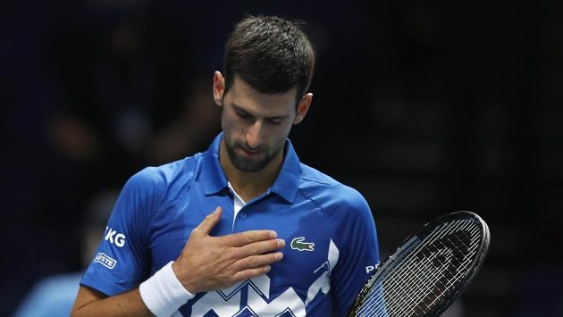 Srbský tenista Novak Djokovič během svého úvodního zápasu na Turnaji mistrů. Srbský tenista Novak Djokovič během svého úvodního zápasu na Turnaji mistrů.