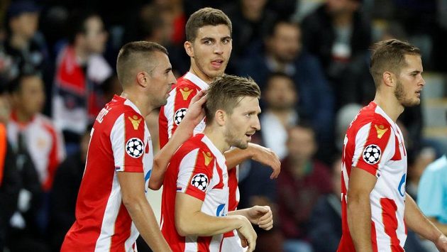 Hráči Crvené Zvezdy se radují z gólu proti PSG, nakonec ale prohráli pětibrankovým rozdílem. Hráči Crvené Zvezdy se radují z gólu proti PSG, nakonec ale prohráli pětibrankovým rozdílem.