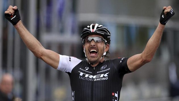 Fabian Cancellara ze Švýcarska se raduje z vítězství v závodě Kolem Flander. Fabian Cancellara ze Švýcarska se raduje z vítězství v závodě Kolem Flander.