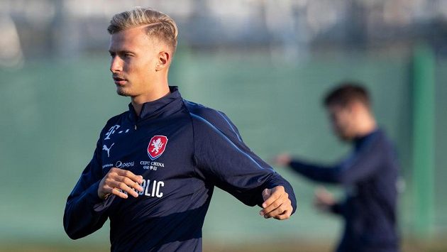Antonín Barák během tréninku reprezentace v Praze. Antonín Barák během tréninku reprezentace v Praze.