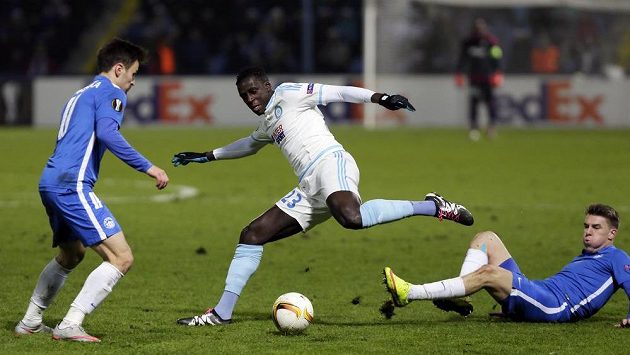 Vpravo kapitán Liberce David Pavelka, vlevo David Hovorka, mezi nimi Benjamin Mendy z Marseille. Vpravo kapitán Liberce David Pavelka, vlevo David Hovorka, mezi nimi Benjamin Mendy z Marseille.