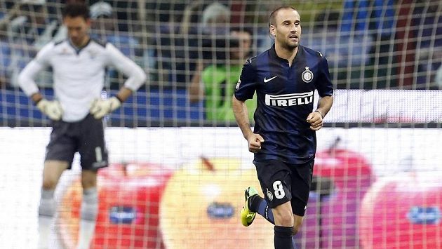 Útočník Interu Milán Rodrigo Palacio slaví gól proti Laziu Řím. Útočník Interu Milán Rodrigo Palacio slaví gól proti Laziu Řím.