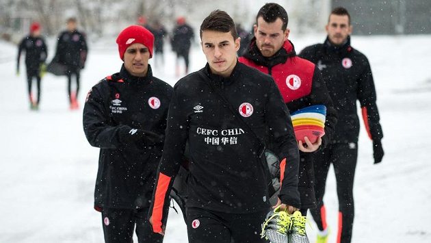 Zimní posila Slavie Marko Alvir během prvního tréninku v pražském Edenu. Zimní posila Slavie Marko Alvir během prvního tréninku v pražském Edenu.