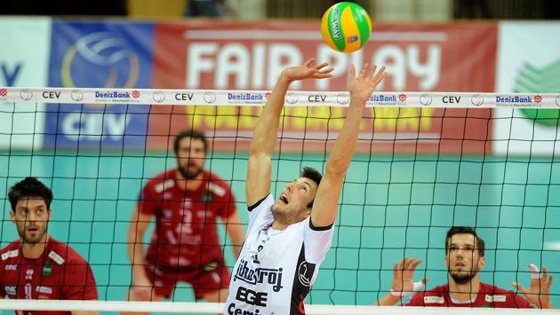 Českobudějovický volejbalista Filip Habr během utkání Ligy mistrů s Antverpami. Českobudějovický volejbalista Filip Habr během utkání Ligy mistrů s Antverpami.