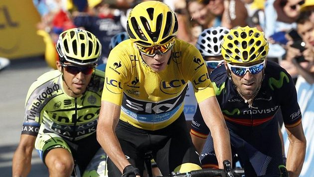 Brit Chris Froome (uprostřed) po triumfu na Tour de France dychtí útočit na stupně vítězů i na Vueltě Brit Chris Froome (uprostřed) po triumfu na Tour de France dychtí útočit na stupně vítězů i na Vueltě