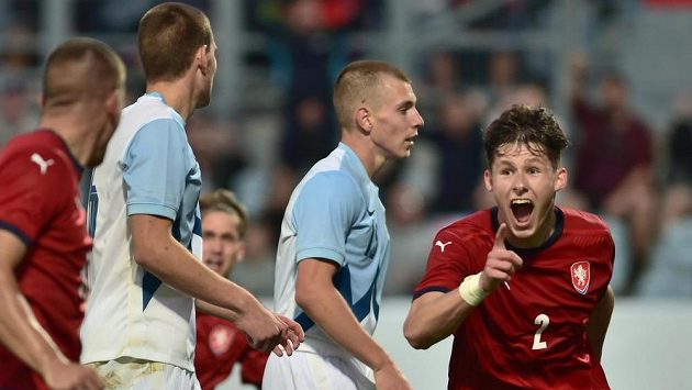 Martin Vitík z ČR se raduje z jediného gólu v kvalifikačním utkání Lvíčat se Slovinskem. Martin Vitík z ČR se raduje z jediného gólu v kvalifikačním utkání Lvíčat se Slovinskem.