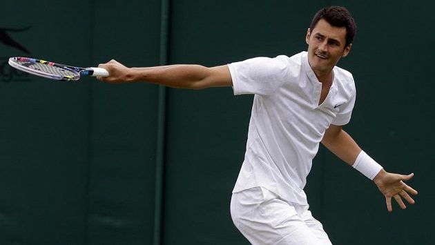 Australan Bernard Tomic skončil na letošním Wimbledonu hned v 1. kole. Australan Bernard Tomic skončil na letošním Wimbledonu hned v 1. kole.
