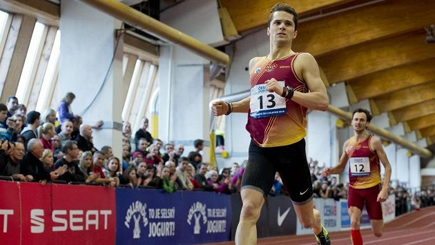 Jakub Holuša si při mistrovství republiky testoval formu na 800 metrů. Jakub Holuša si při mistrovství republiky testoval formu na 800 metrů.