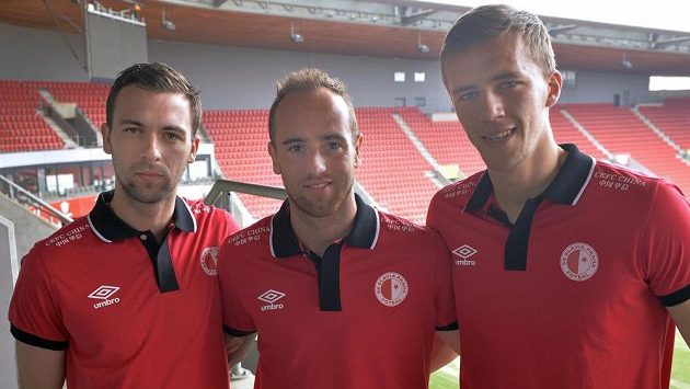 Fotbalisté Slavie Praha zleva Josef Hušbauer, Tomáš Jablonský a Tomáš Souček před nedělním derby se Spartou. Fotbalisté Slavie Praha zleva Josef Hušbauer, Tomáš Jablonský a Tomáš Souček před nedělním derby se Spartou.
