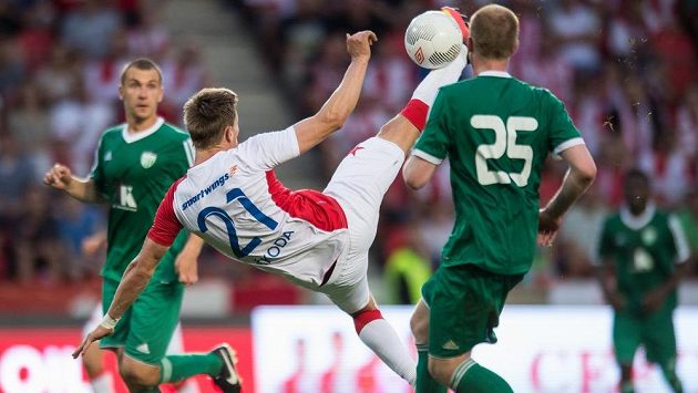 Nůžky v podání útočníka Milana Škody ze Slavie. Nůžky v podání útočníka Milana Škody ze Slavie.