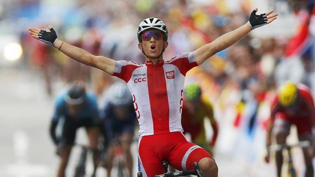 Radost polského cyklisty Michala Kwiatkofského po vítězství v silničním závodě s hromadným startem. Radost polského cyklisty Michala Kwiatkofského po vítězství v silničním závodě s hromadným startem.
