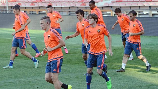 Fotbalisté CSKA Moskva si zatrénovali na Letné před středečním odvetným duelem 3. předkola Ligy mistrů se Spartou. Fotbalisté CSKA Moskva si zatrénovali na Letné před středečním odvetným duelem 3. předkola Ligy mistrů se Spartou.