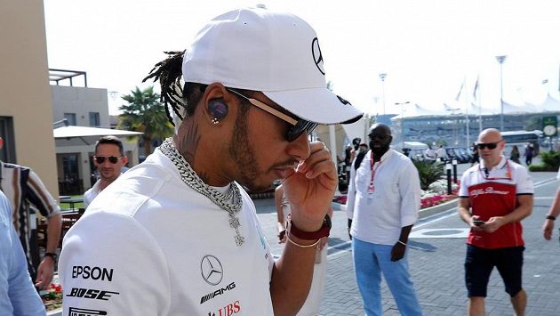 Lewis Hamilton triumfoval v posledním závodu letošní sezony. Lewis Hamilton triumfoval v posledním závodu letošní sezony.