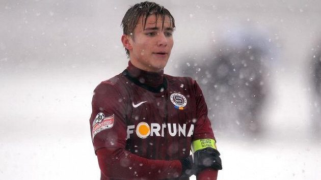 Martin Frýdek mladší si v chumelenici navlékl kapitánskou pásku Sparty. Martin Frýdek mladší si v chumelenici navlékl kapitánskou pásku Sparty.