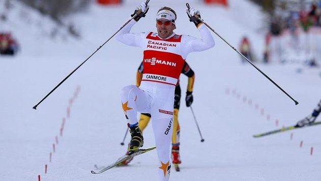 Švéd Emil Jönsson se raduje z vítězství ve sprint běžců na lyžích v kanadském Canmore. Švéd Emil Jönsson se raduje z vítězství ve sprint běžců na lyžích v kanadském Canmore.