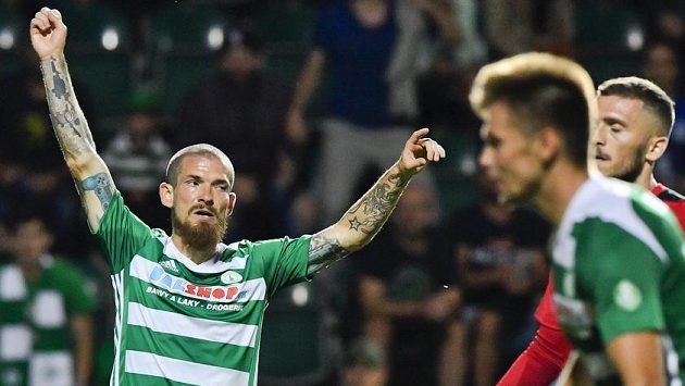 David Bartek z Bohemians (vlevo) se raduje z rozhodujícího gólu utkání. David Bartek z Bohemians (vlevo) se raduje z rozhodujícího gólu utkání.
