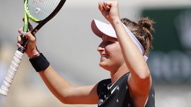 Markéta Vondroušová slaví postup do čtvrtfinále French Open. Markéta Vondroušová slaví postup do čtvrtfinále French Open.