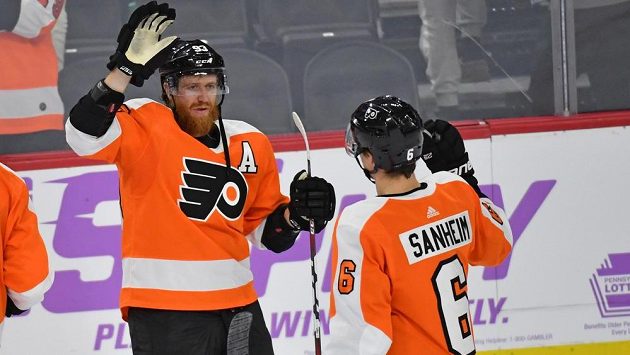 Český hokejista Jakub Voráček slaví svůj vítězný gól proti Vancouveru. Český hokejista Jakub Voráček slaví svůj vítězný gól proti Vancouveru.
