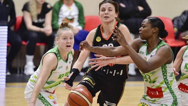 Eva Kopecká z KP Brno, Kateřina Zohnová z týmu Žabiny Brno a Gabrielle Alise Greenová z KP Brno. Eva Kopecká z KP Brno, Kateřina Zohnová z týmu Žabiny Brno a Gabrielle Alise Greenová z KP Brno.