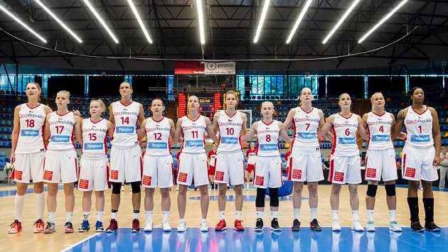 Basketbalistky ČR před utkáním s Chorvatskem: Ilona Burgrová (zleva), Pavla Švrdlíková, Eva Kopecká, Petra Kulichová, Tereza Vyoralová, Kateřina Elhotová, Veronika Voráčková, Petra Záplatová, Alena Hanušová, Karolína Elhotová, Michaela Stejskalová a Kia Vaughnová. Basketbalistky ČR před utkáním s Chorvatskem: Ilona Burgrová (zleva), Pavla Švrdlíková, Eva Kopecká, Petra Kulichová, Tereza Vyoralová, Kateřina Elhotová, Veronika Voráčková, Petra Záplatová, Alena Hanušová, Karolína Elhotová, Michaela Stejskalová a Kia Vaughnová.