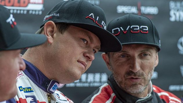 Zleva mistr Evropy z roku 2017 Adam Lacko a dvojnásobný evropský šampion z let 2008 a 2009 v závodech tahačů David Vršecký. Zleva mistr Evropy z roku 2017 Adam Lacko a dvojnásobný evropský šampion z let 2008 a 2009 v závodech tahačů David Vršecký.