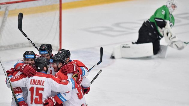 Olomoučtí hokejisté smazali tříbrankový náskok Mladé Boleslavi a vynutili si na ledě středočeského týmu prodloužení. Olomoučtí hokejisté smazali tříbrankový náskok Mladé Boleslavi a vynutili si na ledě středočeského týmu prodloužení.