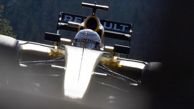 Pilot stáje Renault Kevin Magnussen z Dánska během Velké ceny Belgie. Pilot stáje Renault Kevin Magnussen z Dánska během Velké ceny Belgie.