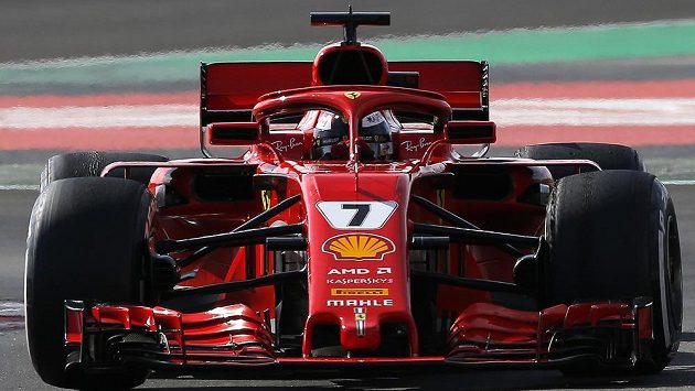 Pilot Ferrari Kimi Räikkönen při testech na okruhu Catalunya v Barceloně. Pilot Ferrari Kimi Räikkönen při testech na okruhu Catalunya v Barceloně.