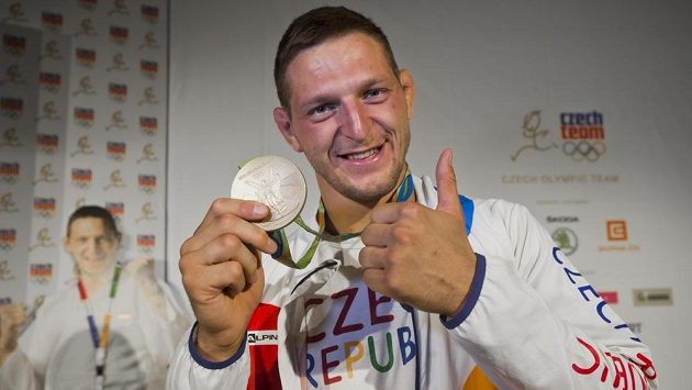 Jsem jednička! pyšní se Lukáš Krpálek se zlatou olympijskou medailí. Jsem jednička! pyšní se Lukáš Krpálek se zlatou olympijskou medailí.