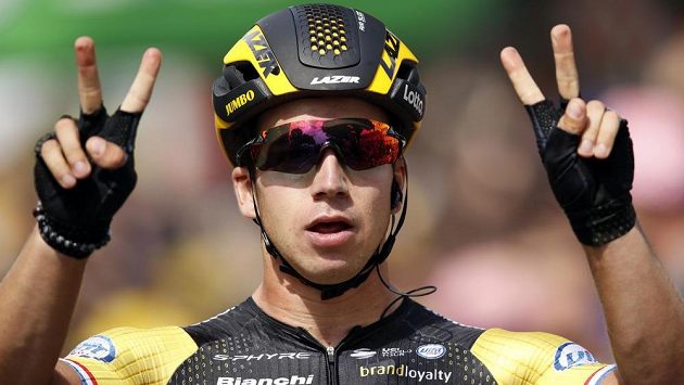 Nizozemský cyklista Dylan Groenewegen se raduje z vítězství v 8. etapě Tour de France. Nizozemský cyklista Dylan Groenewegen se raduje z vítězství v 8. etapě Tour de France.