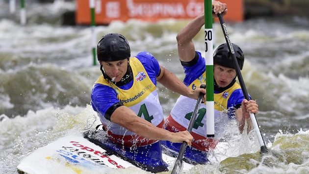 Jonáš Kašpar a Marek Šindler během SP ve vodním slalomu v Praze. Jonáš Kašpar a Marek Šindler během SP ve vodním slalomu v Praze.
