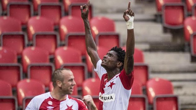 Obránce Slavie Simon Deli oslavuje gól na 2:0 během utkání s Jihlavou. Obránce Slavie Simon Deli oslavuje gól na 2:0 během utkání s Jihlavou.