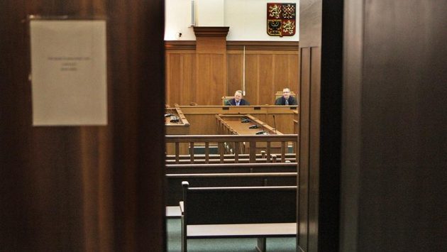 Olomoucký vrchní soud výrazně zmírnil trest bývalému šéfovi mládežnického hokejového klubu v Prostějově Michalu Tomigovi za pokus dotačního podvodu. (ilustrační foto) Olomoucký vrchní soud výrazně zmírnil trest bývalému šéfovi mládežnického hokejového klubu v Prostějově Michalu Tomigovi za pokus dotačního podvodu. (ilustrační foto)