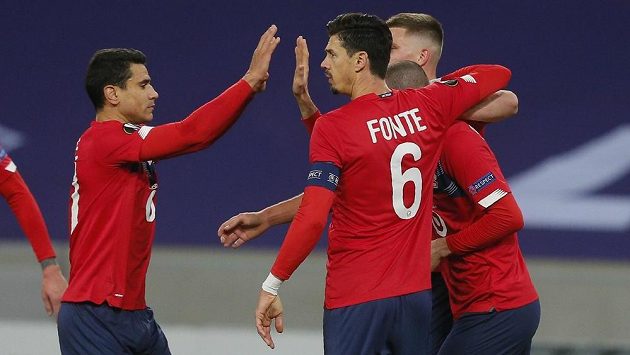 Hráči Lille oslavbují vítězný gól proti Spartě. Hráči Lille oslavbují vítězný gól proti Spartě.