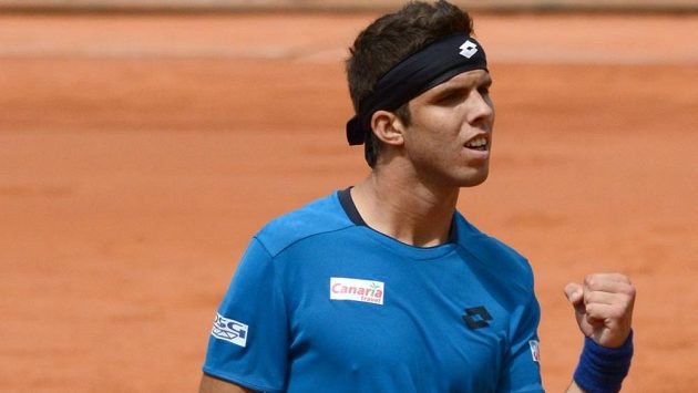 Český tenista Jiří Veselý se raduje z výhry nad Rakušanem Melzerem a také ze svého prvního postupu do semifinále turnaje ATP, kterého dosáhl v Düsseldorfu. Český tenista Jiří Veselý se raduje z výhry nad Rakušanem Melzerem a také ze svého prvního postupu do semifinále turnaje ATP, kterého dosáhl v Düsseldorfu.