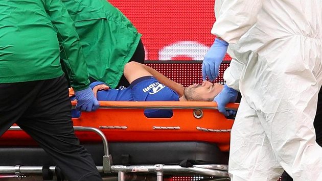 Pedro z Chelsea sobotní finále Anglického poháru s Arsenalem nedohrál. Pedro z Chelsea sobotní finále Anglického poháru s Arsenalem nedohrál.