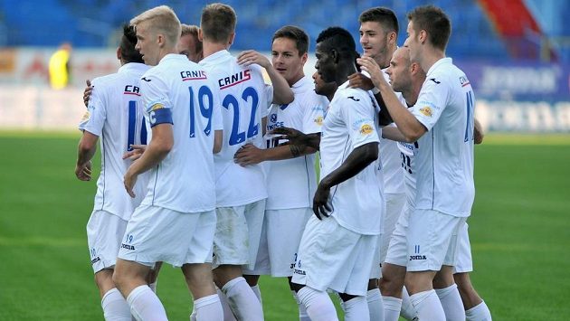 Fotbalisté Baníku Ostrava slaví gól proti Brnu. Fotbalisté Baníku Ostrava slaví gól proti Brnu.