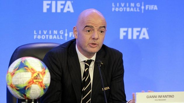 Prezident FIFA Gianni Infantino usiluje, aby už na MS 2022 hrálo 48 týmů. Prezident FIFA Gianni Infantino usiluje, aby už na MS 2022 hrálo 48 týmů.