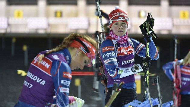 Gabriela Koukalová (vlevo) a Veronika Vítková během tréninku v Novém Městě na Moravě. Gabriela Koukalová (vlevo) a Veronika Vítková během tréninku v Novém Městě na Moravě.