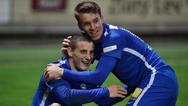 Fotbalisté Liberce Herolind Shala (vlevo) a Zdeněk Folprecht se radují z gólu. Fotbalisté Liberce Herolind Shala (vlevo) a Zdeněk Folprecht se radují z gólu.