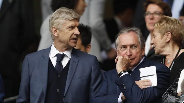 Trenér Arsenalu Arséne Wenger (vlevo) a Gerard Houllier jsou častými hosty letošního ME. Trenér Arsenalu Arséne Wenger (vlevo) a Gerard Houllier jsou častými hosty letošního ME.