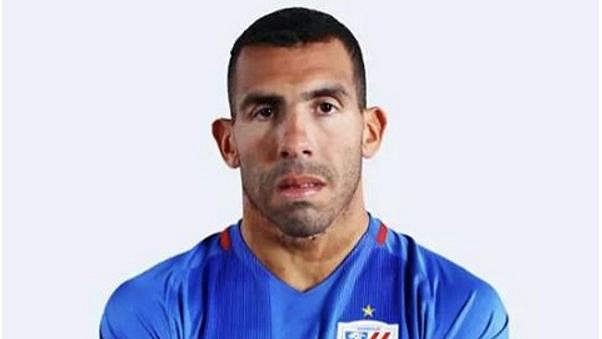 Carlos Tévez v dresu Šanghaje Carlos Tévez v dresu Šanghaje