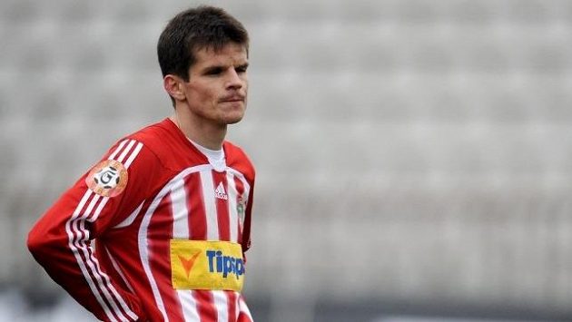 Fotbalista Jiří Sabou ještě v dresu Viktorie Žižkov. Fotbalista Jiří Sabou ještě v dresu Viktorie Žižkov.