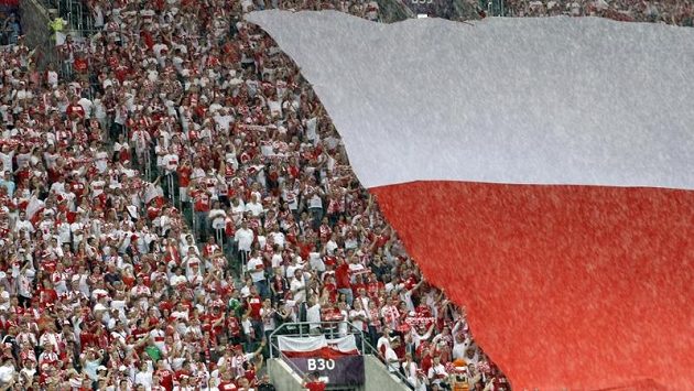 Polští fanoušci během zápasu proti Česku. Polští fanoušci během zápasu proti Česku.