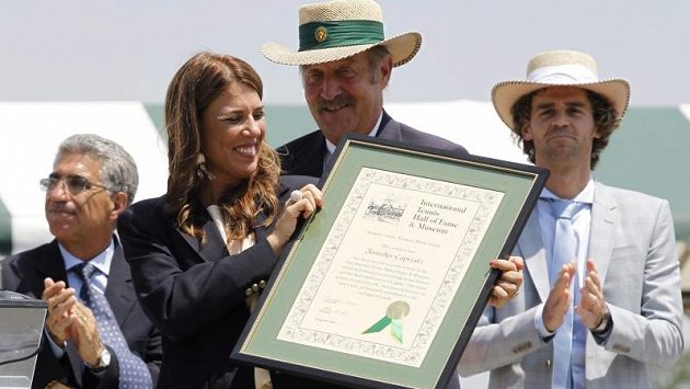 Jennifer Capriatiová a Gustavo Kuerten (vpravo) byli uvedeni do tenisové Síně slávy. Jennifer Capriatiová a Gustavo Kuerten (vpravo) byli uvedeni do tenisové Síně slávy.