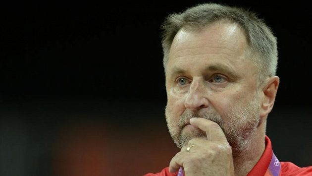Trenér českých basketbalistek Lubor Blažek Trenér českých basketbalistek Lubor Blažek