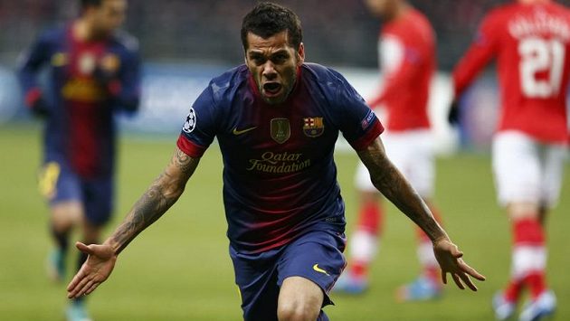 Obránce Barcelony Daniel Alves se raduje z gólu do sítě Spartaku Moskva v utkání Ligy mistrů. Obránce Barcelony Daniel Alves se raduje z gólu do sítě Spartaku Moskva v utkání Ligy mistrů.