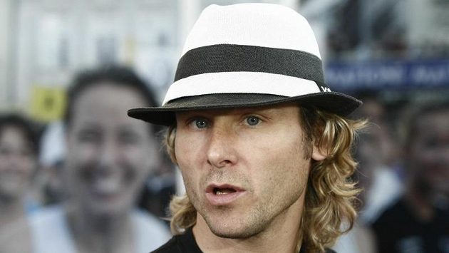 Bývalý kapitán fotbalové reprezentace Pavel Nedvěd věří, že mistrovský titul letos připadne Spartě. Bývalý kapitán fotbalové reprezentace Pavel Nedvěd věří, že mistrovský titul letos připadne Spartě.