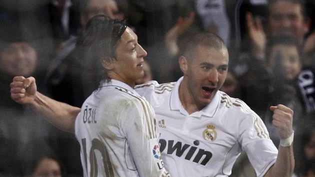 O výhře "Bílého baletu" rozhodl Karim Benzema (vpravo). O výhře "Bílého baletu" rozhodl Karim Benzema (vpravo).